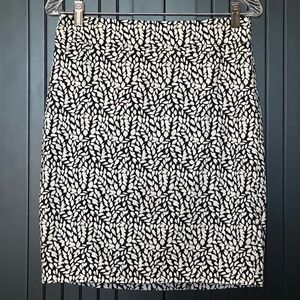 LOFT Ann Taylor Skirt Size 6 Black White‎ Leaf Print Pencil Cotton Workwear Chic